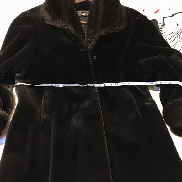 Princess Garment Women’s Faux Fur- Size Medium - Picture 5 of 13